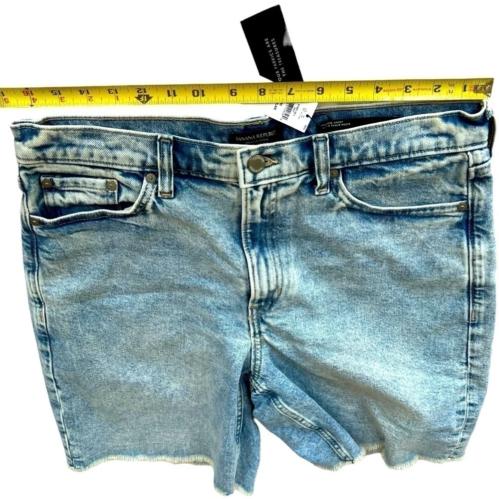 Banana Republic High-Rise Relaxed Cut Off Denim Jean Shorts Size 30